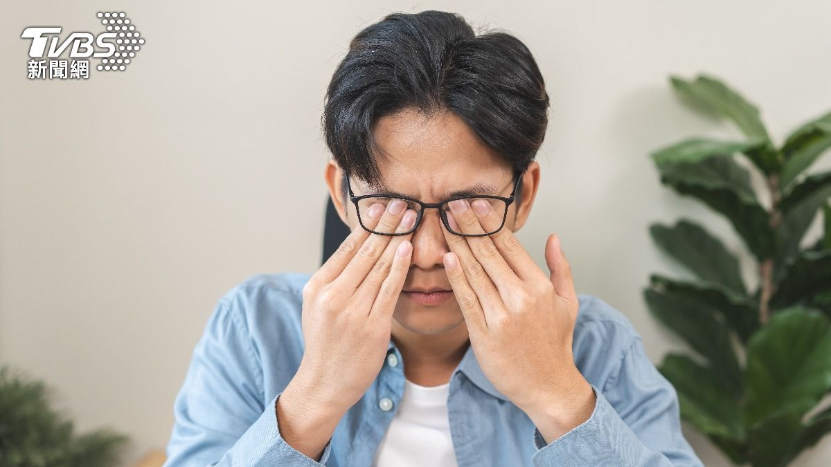 竹科工程師一夜間「近視飆2000度」幾乎失明!醫曝1部位被操爆