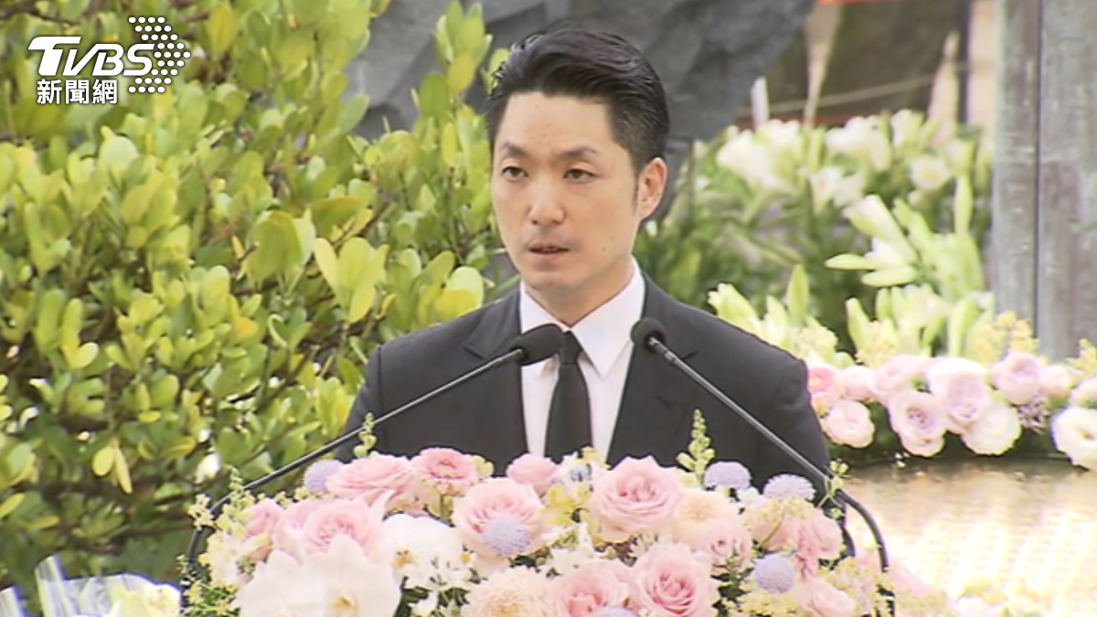 台北市長蔣萬安出席228追思會,向政治受難者獻花致意。(圖/TVBS)