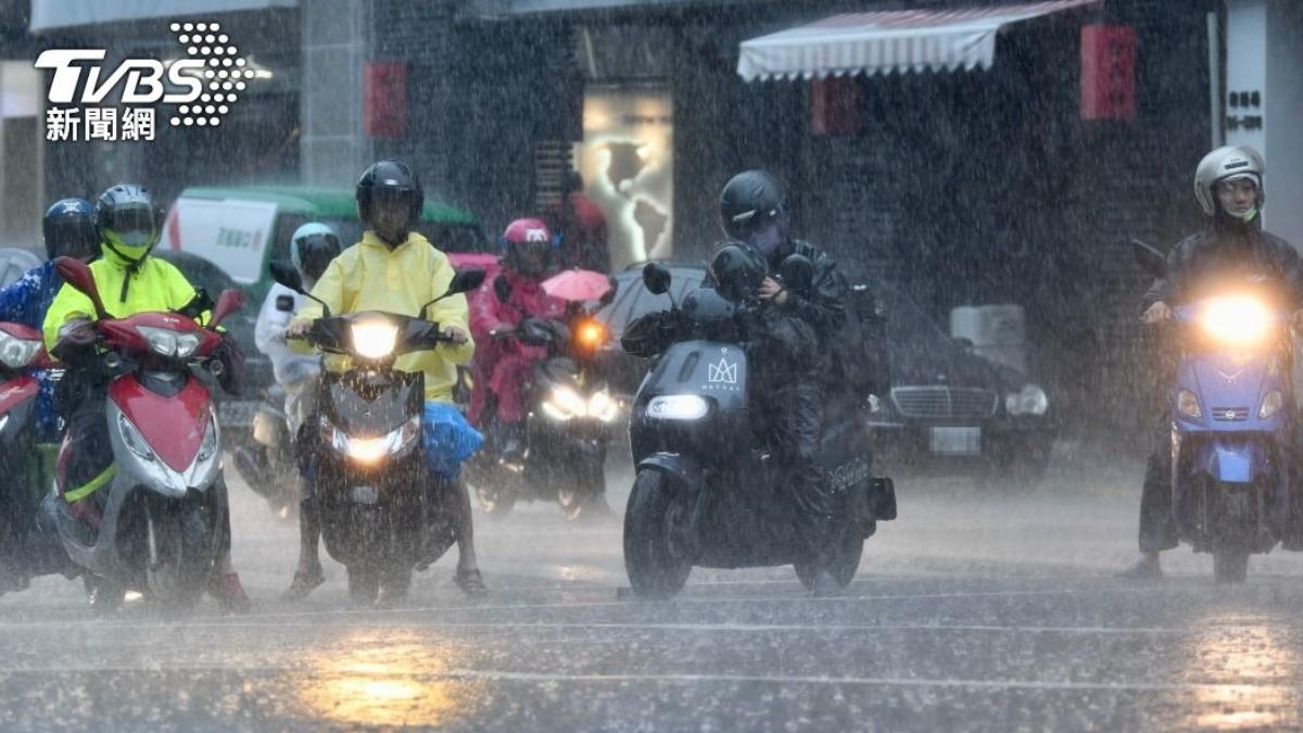 天氣/開工日鋒面報到!雨彈「由北到南」連炸3天 放晴時間曝