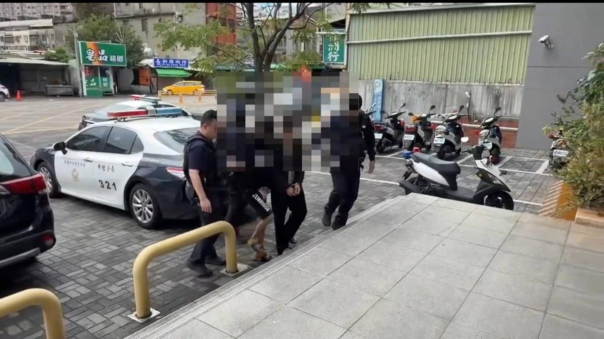 包裹「硬硬的」觸感有異! 中壢店員報案 助警攔截車手查扣金融卡