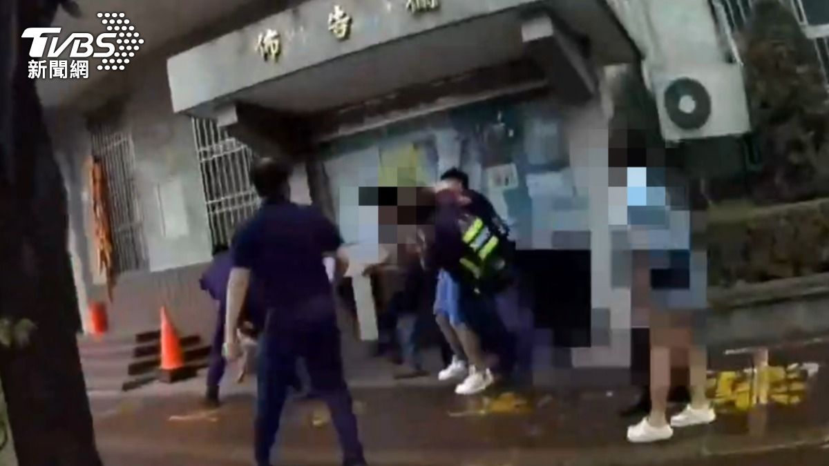 拒捕還叫囂!屏東3煞持球棒「警局旁狂砸車」 2員警壓制受傷