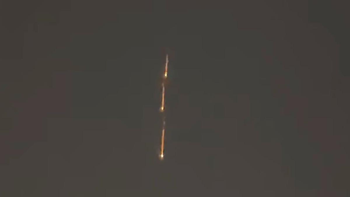 吳辰君在threads分享看到夜空中的砲彈火光。(圖/翻攝自threads)