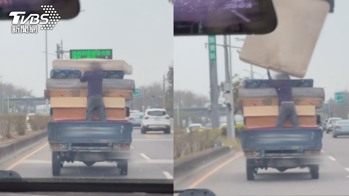 汽車駕駛看到前方，有人站在小貨車的後車斗上，用勇猛的小手手固定著床墊，下一秒床墊就跳車了（圖／翻攝社會事影音）