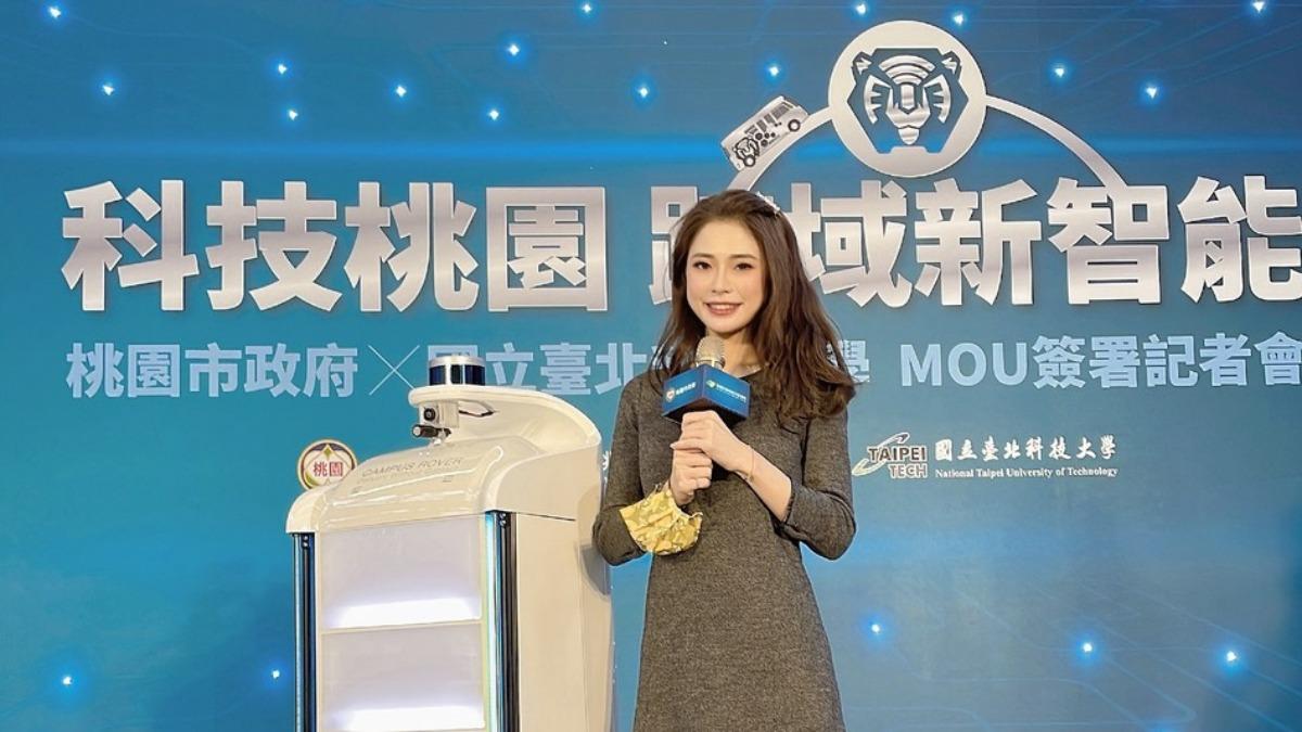 童子瑋邀請曾任桃園市政府副發言人、勞動部新聞室主任的卓芷戎加入團隊,擔任發言人一職。(圖/童子瑋辦公室提供)