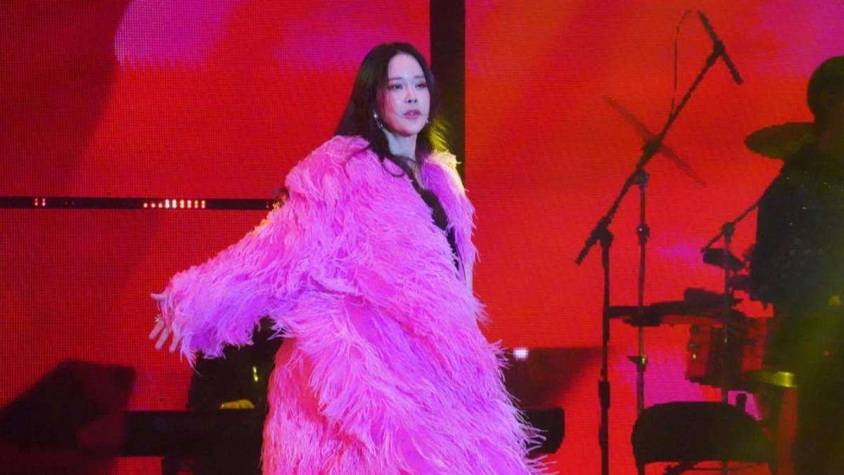 情歌女王整到鼻子變形!認了後悔 想「再進場維修」尪竟喊:耳骨給妳