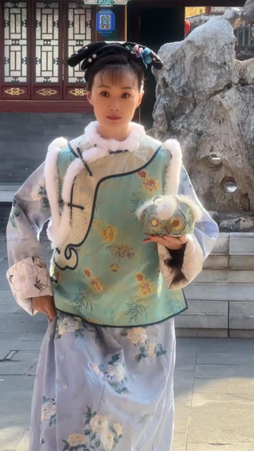 戰菁一臉蛋沒什麼歲月痕跡。(圖/翻攝自微博)