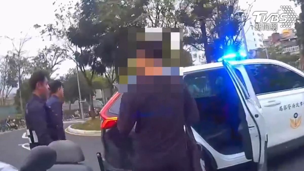 正義魔人？男不滿四寶媽「打手心」管小孩　捷運車廂內掄拳毆打