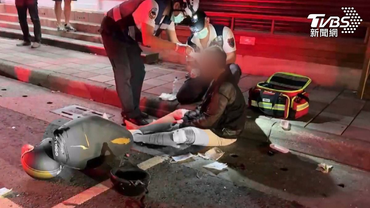 有片/高雄網格男酒駕!猛撞機車「倒頭翻」 人慘摔流血