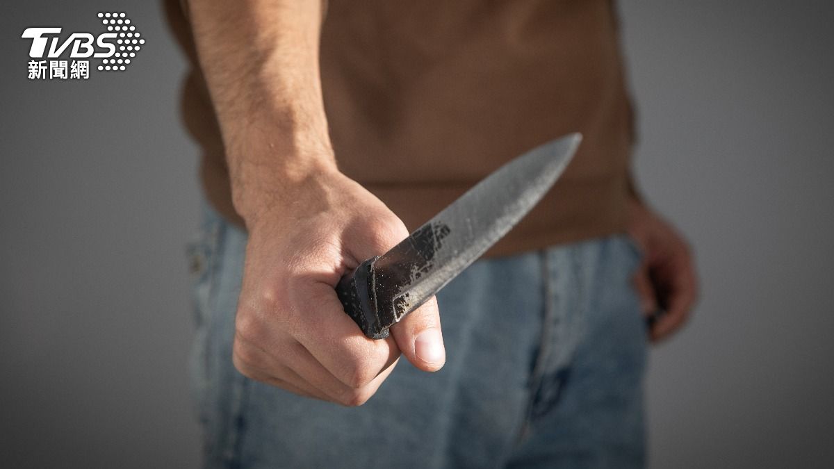 藍波刀刺胸奪命!獄友反目「拔刀反殺」狂砍23下 殺人罪下場曝