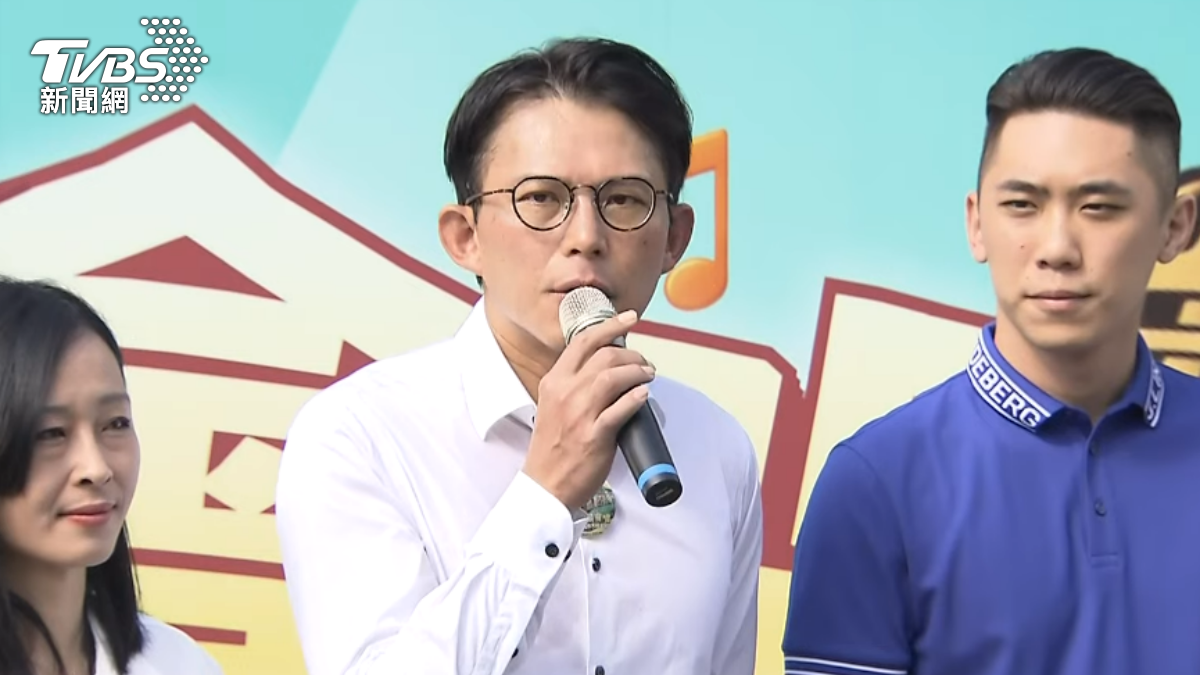 黃國昌今天上午舉辦「新北歡唱巴士亮相記者會」，並開放媒體聯訪。（圖／TVBS）