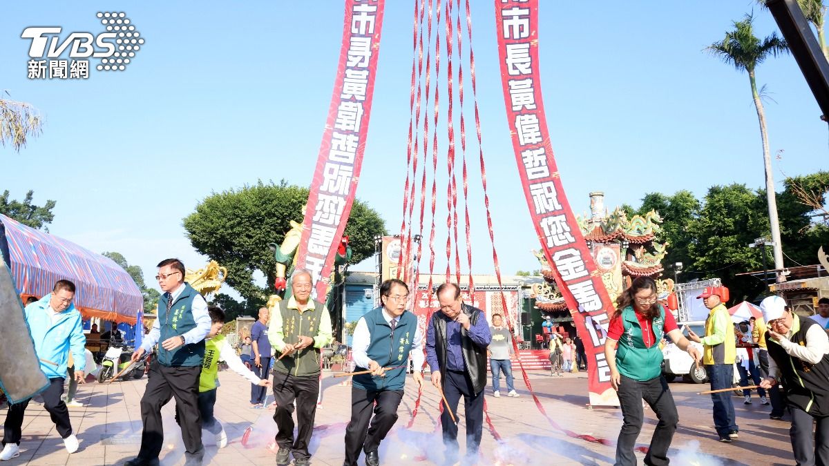 啟炮儀式。(圖/TVBS)