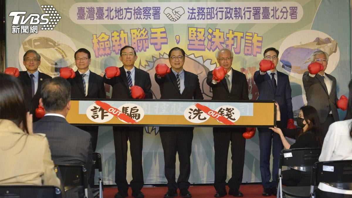 檢警調高層齊聚警專拍賣現場。（圖／TVBS）