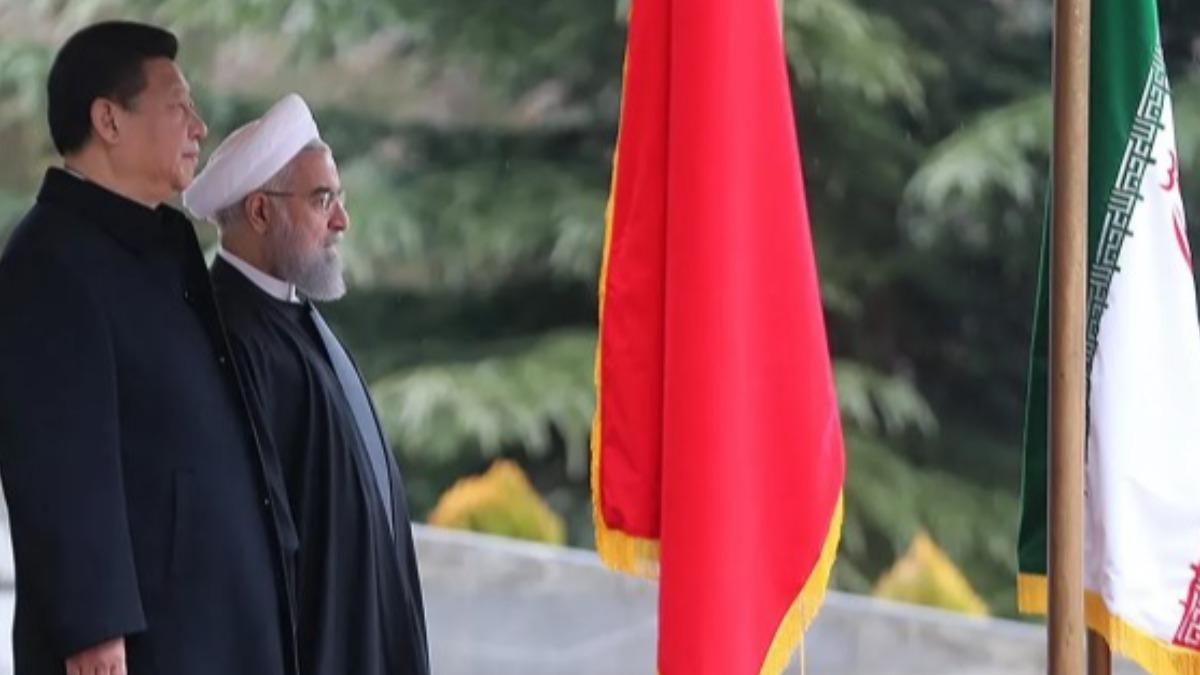 伊朗最高領袖哈米尼（Ali Khamenei）2016年與中國國家主席習近平會晤，當時他盛讚雙方長達25年的戰略夥伴關係「完全正確且富有智慧」。（圖／翻攝 Beyond the Ideological）
