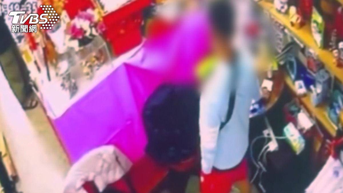 阿嬤手機遭竊!賊「裝虔誠拜拜」順手牽羊 家屬怒轟沒良心