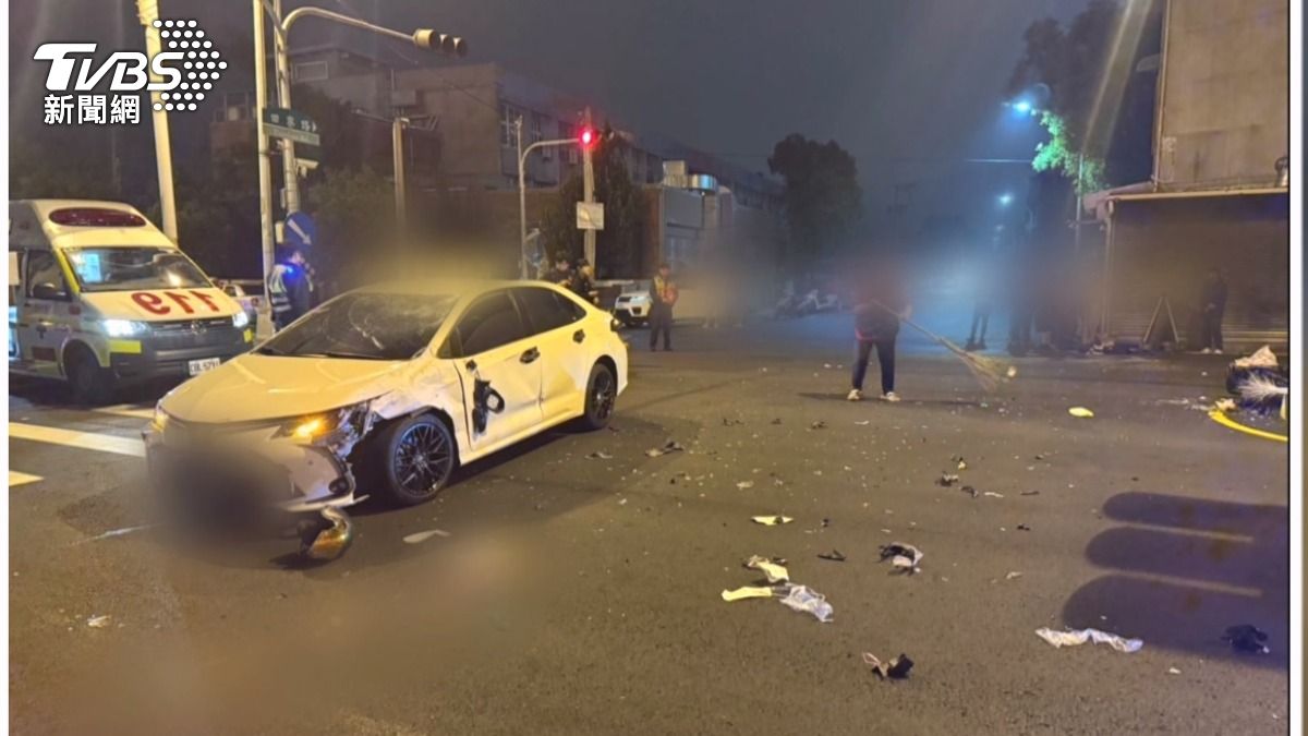 白牌車閃紅燈未讓.雙載機車攔腰撞上　21歲男騎士噴飛亡女友骨折