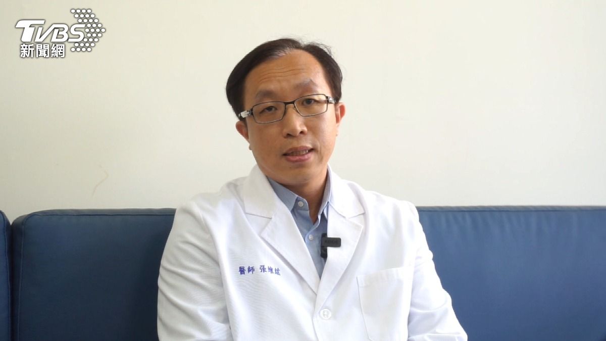 常滑手機看社群! 醫師:自律神經恐出問題  (圖/TVBS)