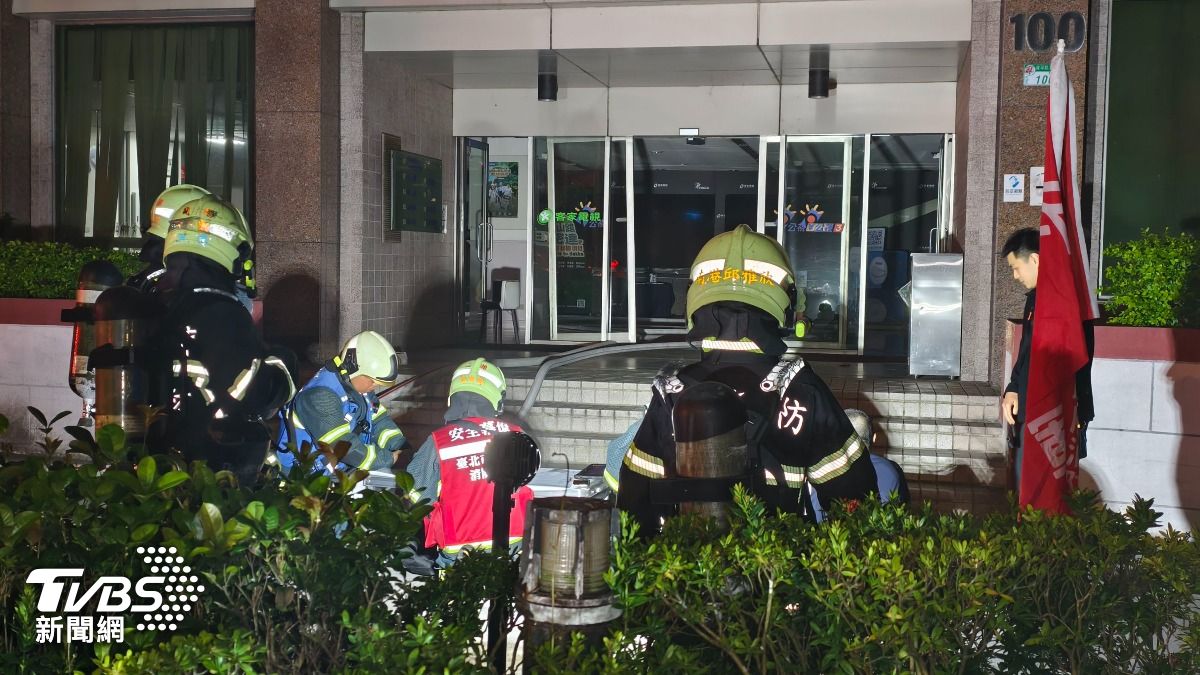 公視值班人員透露，失火後3樓煙霧太大，一到門口就會被嗆昏，根本沒人敢進去。（圖／陳冠宇攝）
