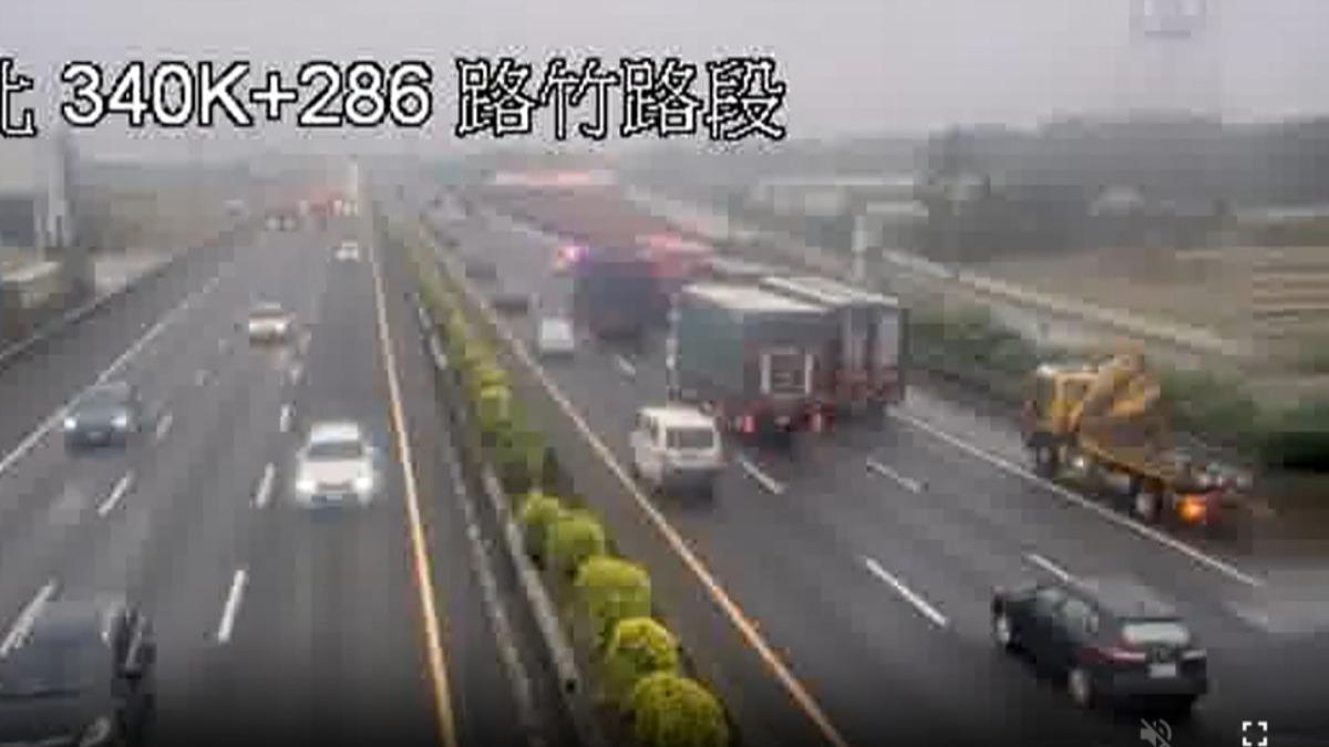 快訊/快改道!國1路竹段「2大車追撞」回堵11公里如大型停車場