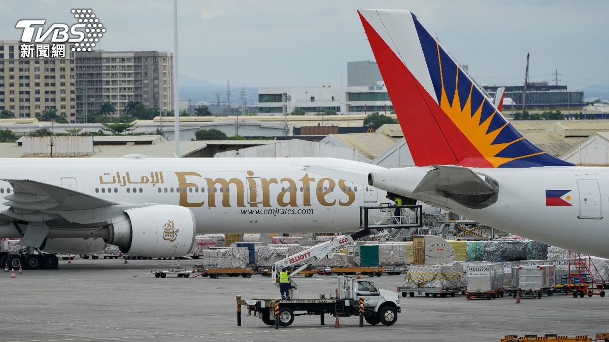 阿聯酋航空 (Emirates)2日起嘗試恢復部分特定班次，但強調復飛仍具不確定性。（圖／達志影像美聯社）