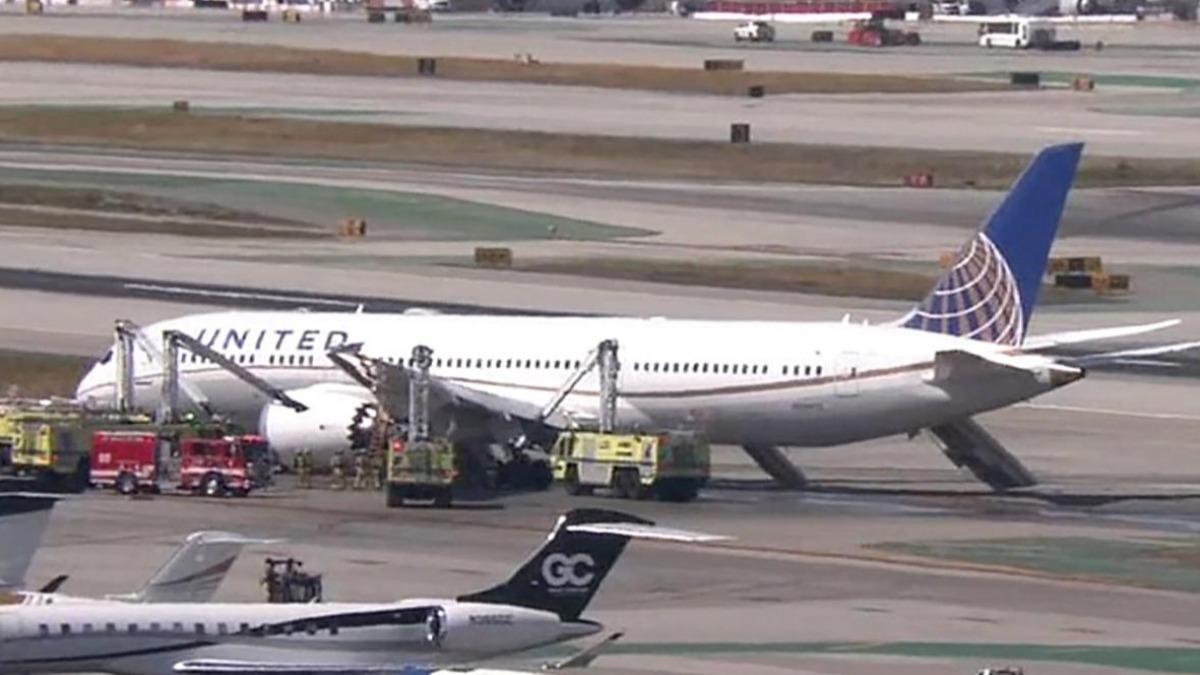聯合航空剛起飛「引擎起火」!緊急返降洛杉磯 逾250人疏散