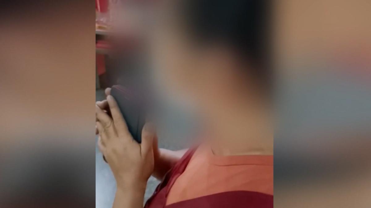 攤商母親當著神明的面激動立下毒誓，表示如果有對當事人怎樣的話，出去就被車撞死。（圖／翻攝Threads）