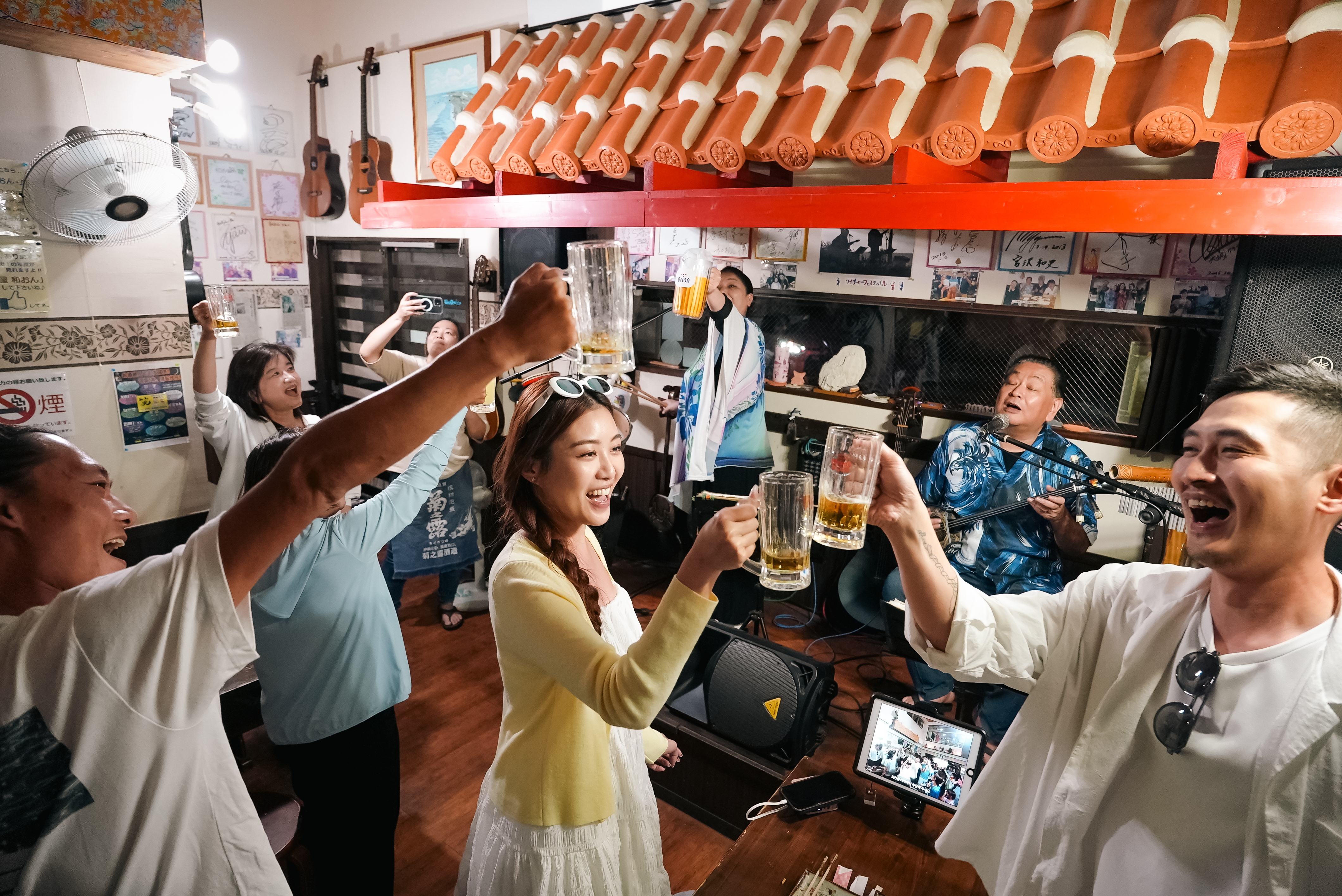 宮古島三線居酒屋讓旅客近距離體驗沖繩群島的傳統音樂與熱情風情