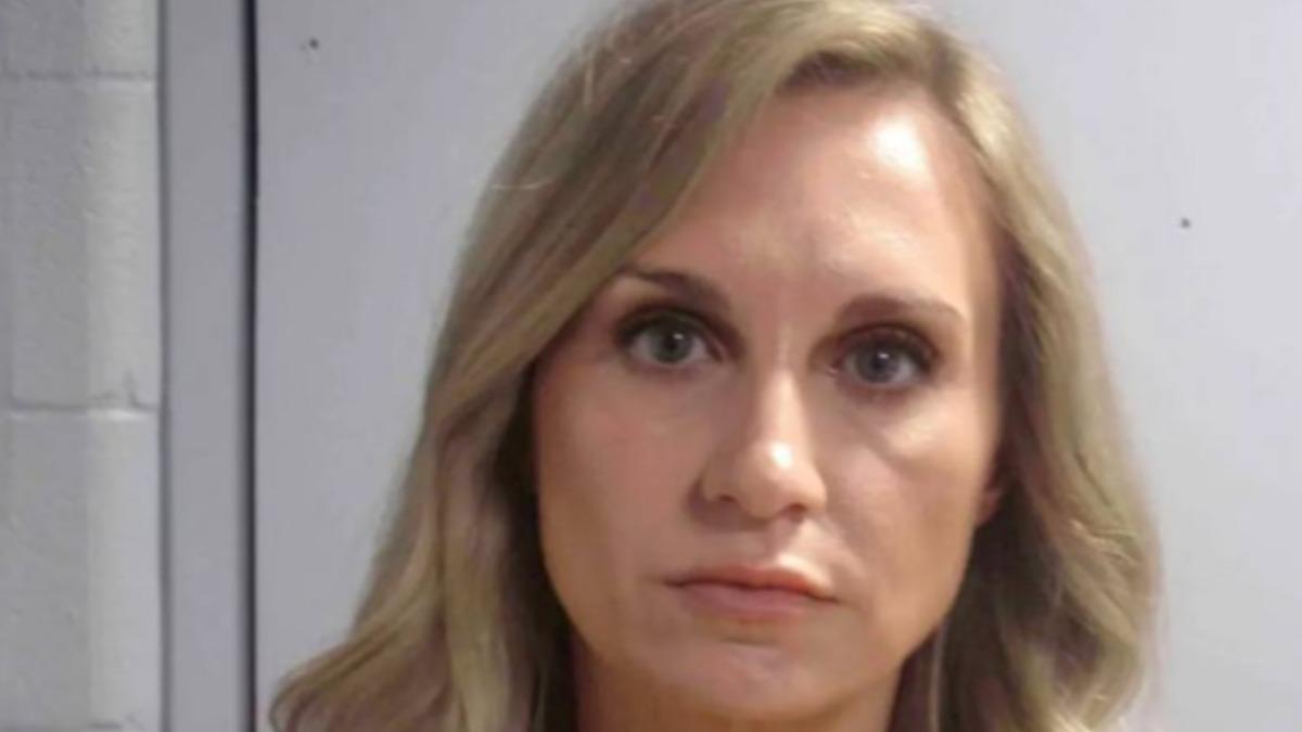 43歲前市長羅伯茲（Misty Roberts）偷吃未成年少年的過程全被子女目睹。（圖／翻攝 New York Post）