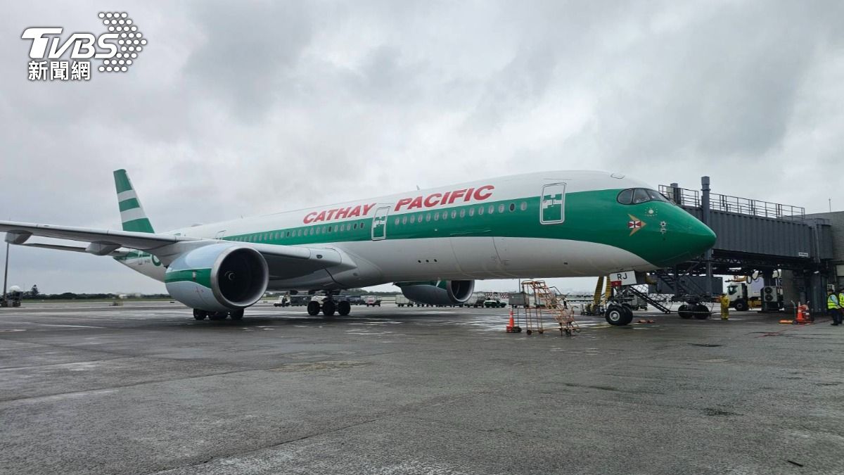 綠白相間條紋是國泰航空歷史上極具代表性的經典設計。（圖／林志偉攝）