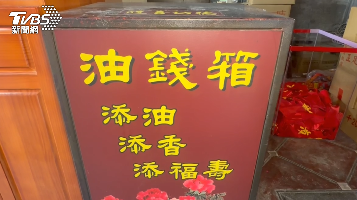 許多民眾樂於添香油錢。(圖/TVBS)