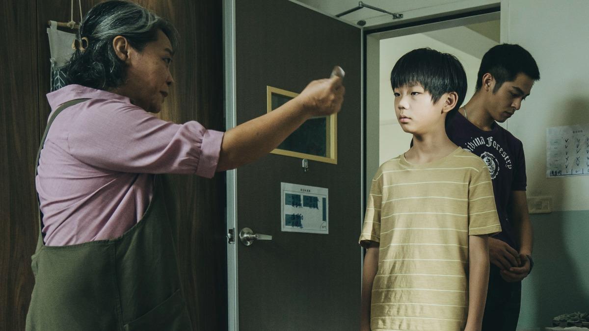 《失樂園》揭開育幼院暗角,許多弱勢孩子時常被冷眼咆哮。(圖/冬候鳥電影、文策院提供)