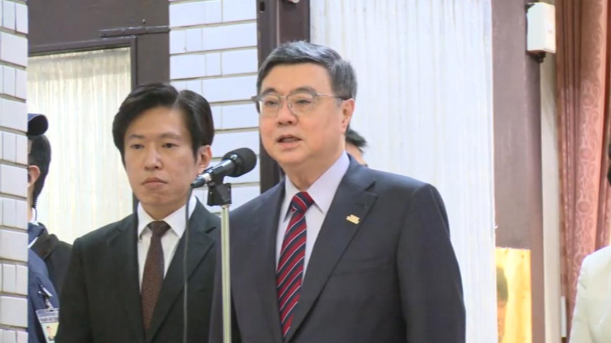 針對伊朗封鎖海峽影響能源運輸,行政院長卓榮泰表示已啟動緊急應變機制。(圖/TVBS)