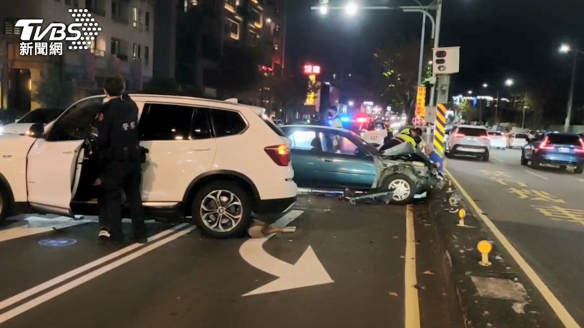 有片／台中太原路連環撞！71歲翁煞不及「撞5等紅燈汽機車」3傷