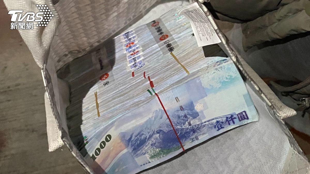 台中團購主倒垃圾「150萬鉅款」丟路邊 婦路過撿回家