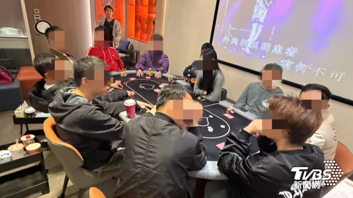 警方查獲賭場，查扣籌碼現金、逮13人。（圖／TVBS）