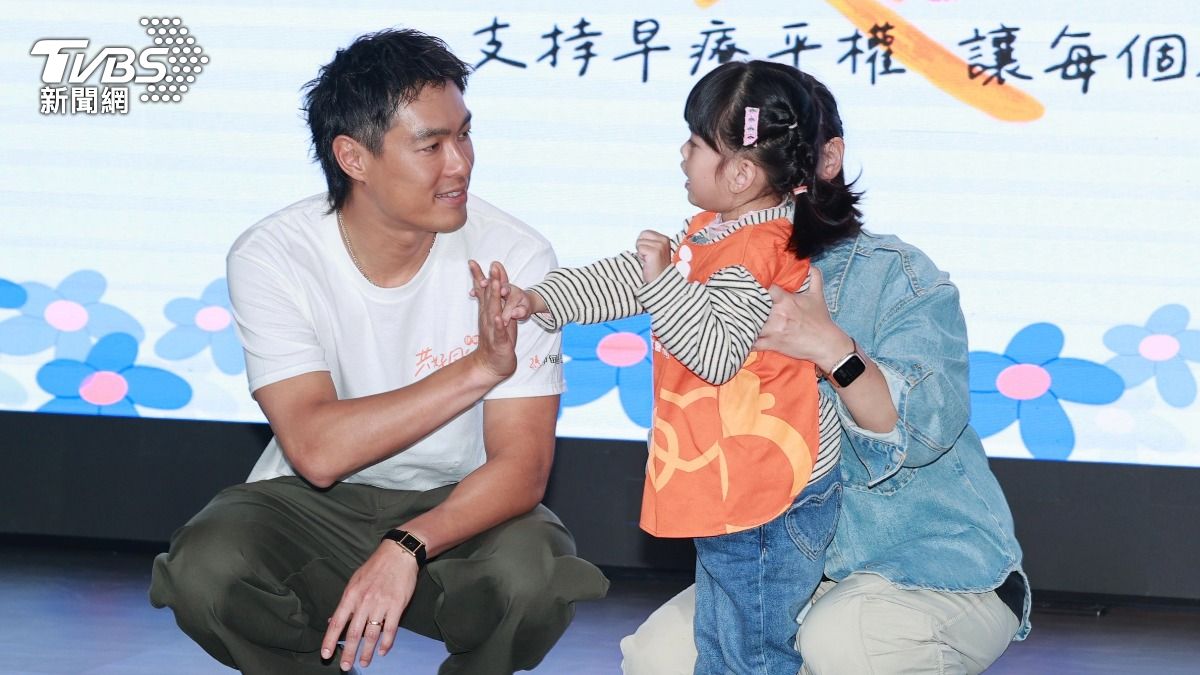 楊祐寧（左）的個性有「孩子王」一面。（圖／黃城碩攝）