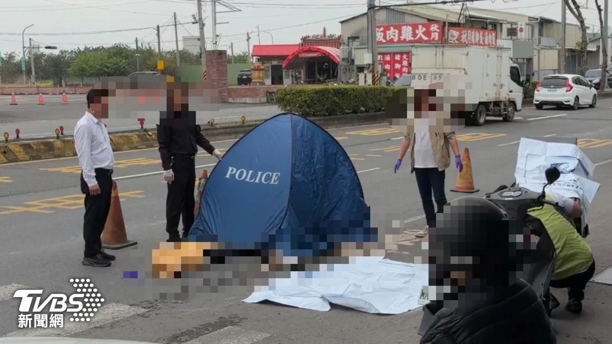 嘉義婦閃違停賓士車遭急駛拖板車輾過 身軀捲巨輪「血肉模糊」亡