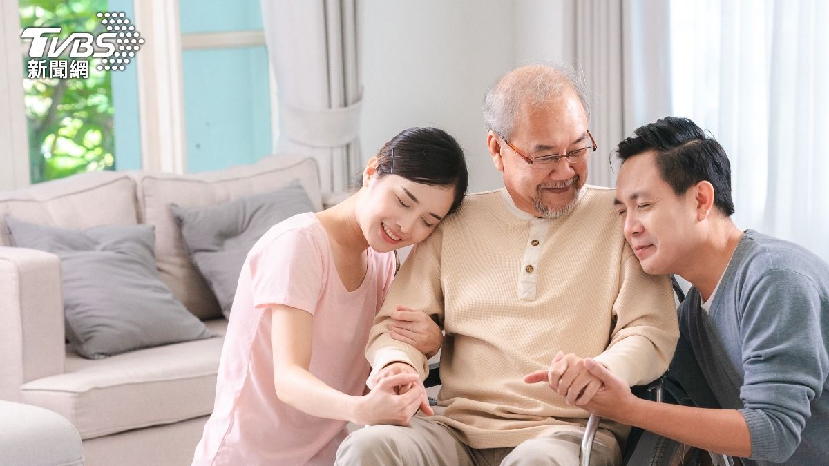律師表示，扶養父母的關鍵在於他們是否擁有財產。（示意圖／shutterstock達志影像）