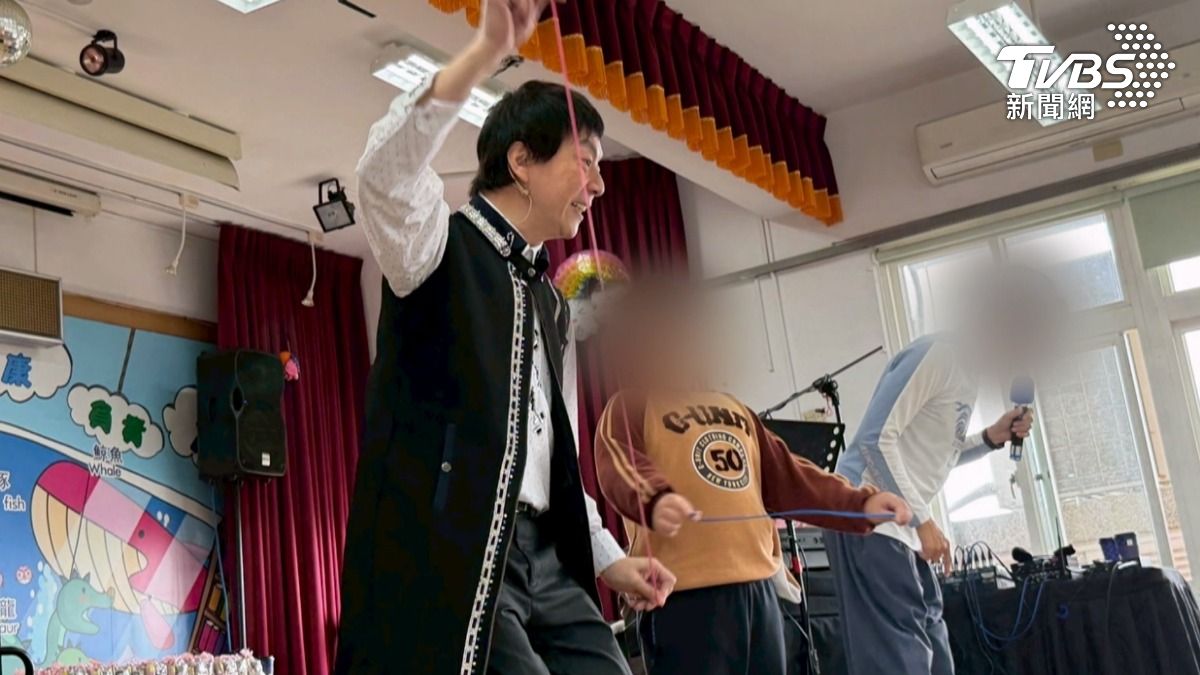 事發地點就在粘立人位於台北萬華的魔術館，平時表演進行時，台下觀眾都是安靜觀賞魔術，途中也會有互動環節。（圖／TVBS）