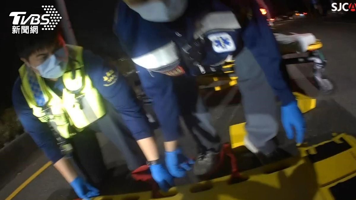 43歲泰籍男違規穿越馬路遭撞飛,送醫搶救仍傷重不治。(圖/TVBS)