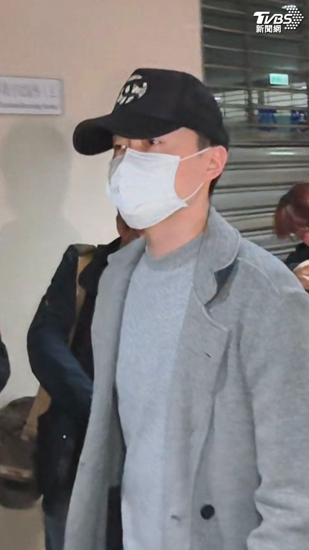 林揚茂希望能交保返家與母親共同照顧失智的父親，語至激動處於庭上哽咽落淚。（圖／陳冠宇攝）