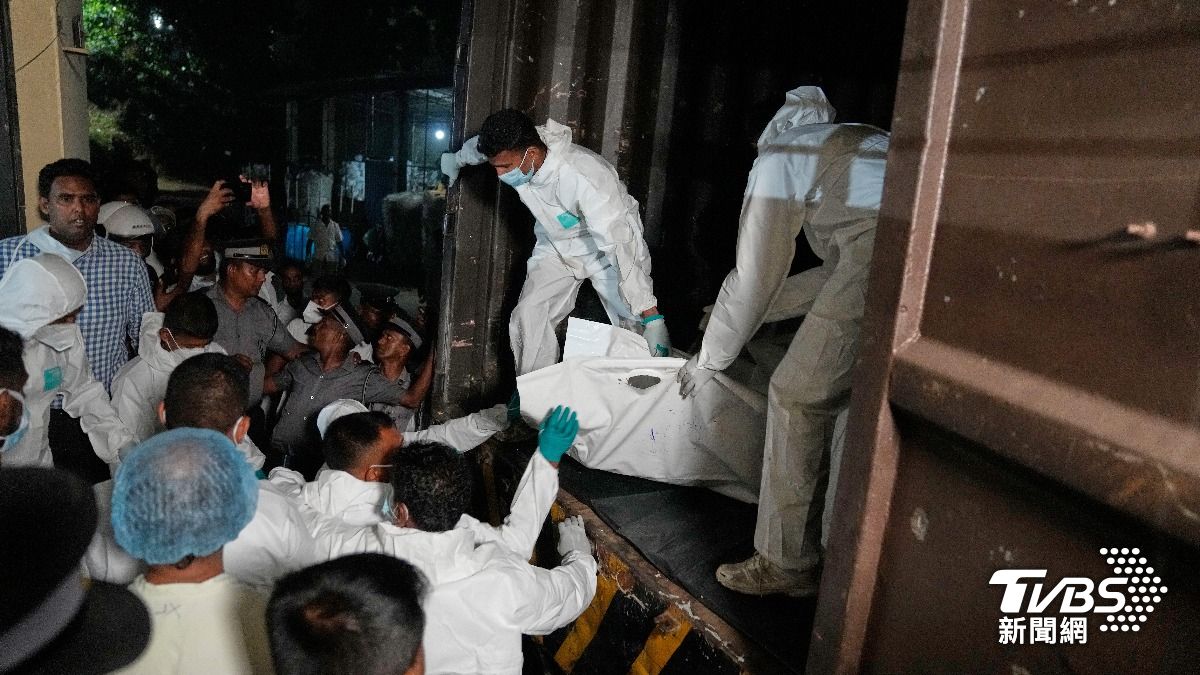 斯里蘭卡海軍在南部城市加勒（Galle）附近海域尋獲87具水手遺體，但仍有61人失蹤。（圖／達志影像美聯社）