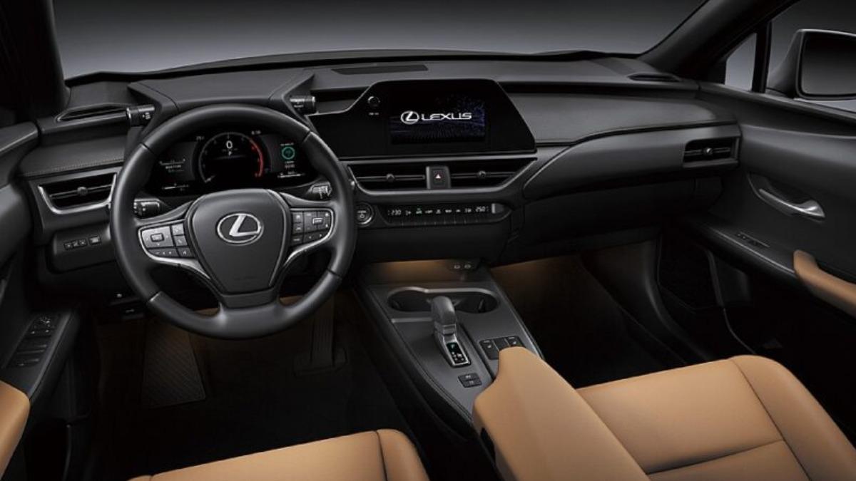 新年式UX 300h車內升級64色氣氛燈。(圖/Lexus提供)