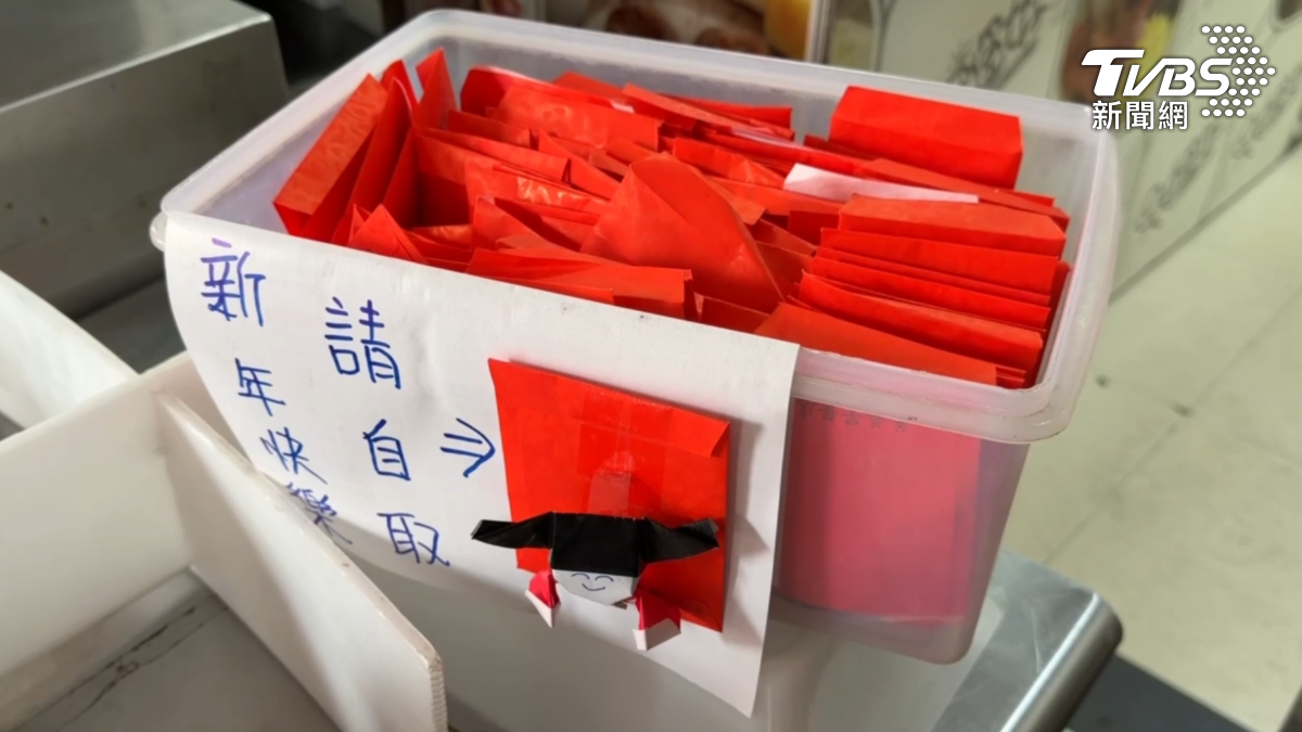 業者強調只是想送上祝福,希望客人能安心收下。(圖/TVBS)