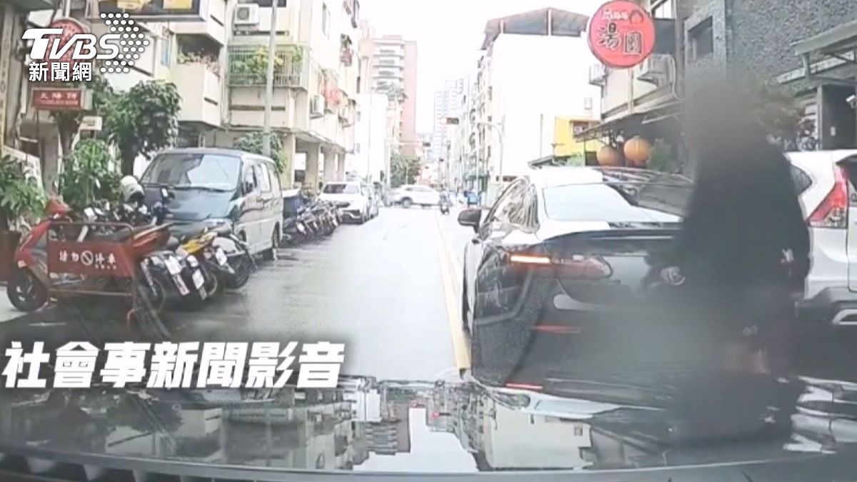  男想買台中太陽餅停路中下車遭「叭」爆氣飆罵