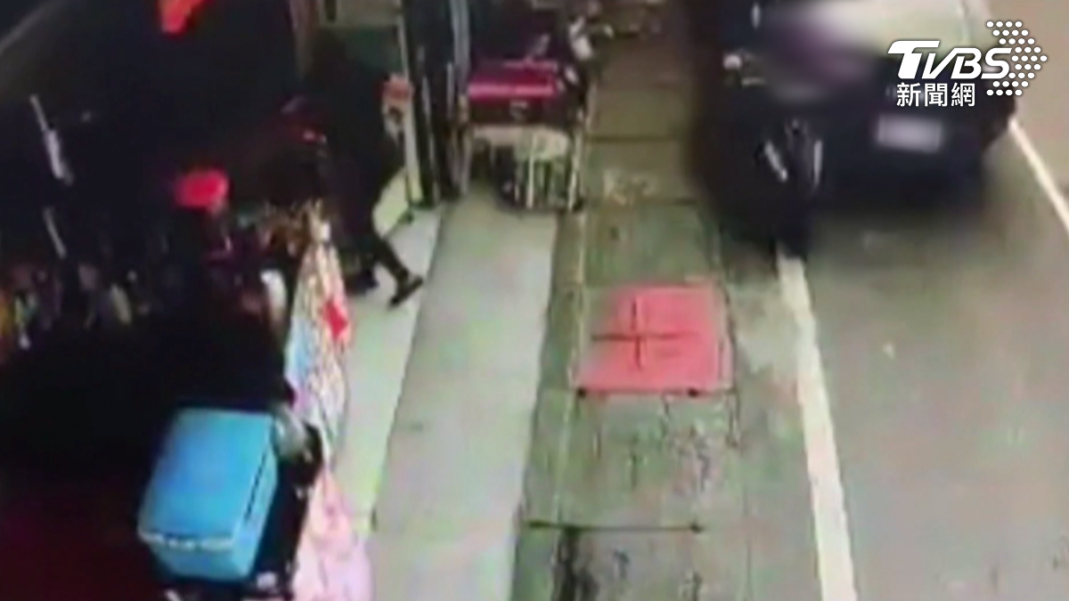 高雄一名江姓男子前年2月在六龜山區開車時,擦撞一名劉姓女子,導致對方傷重不治。(圖/TVBS)