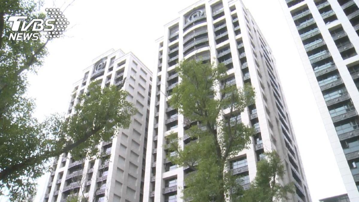父母幫子女買房怎麼樣最省？給頭期款或直接送房　贈與稅差很大