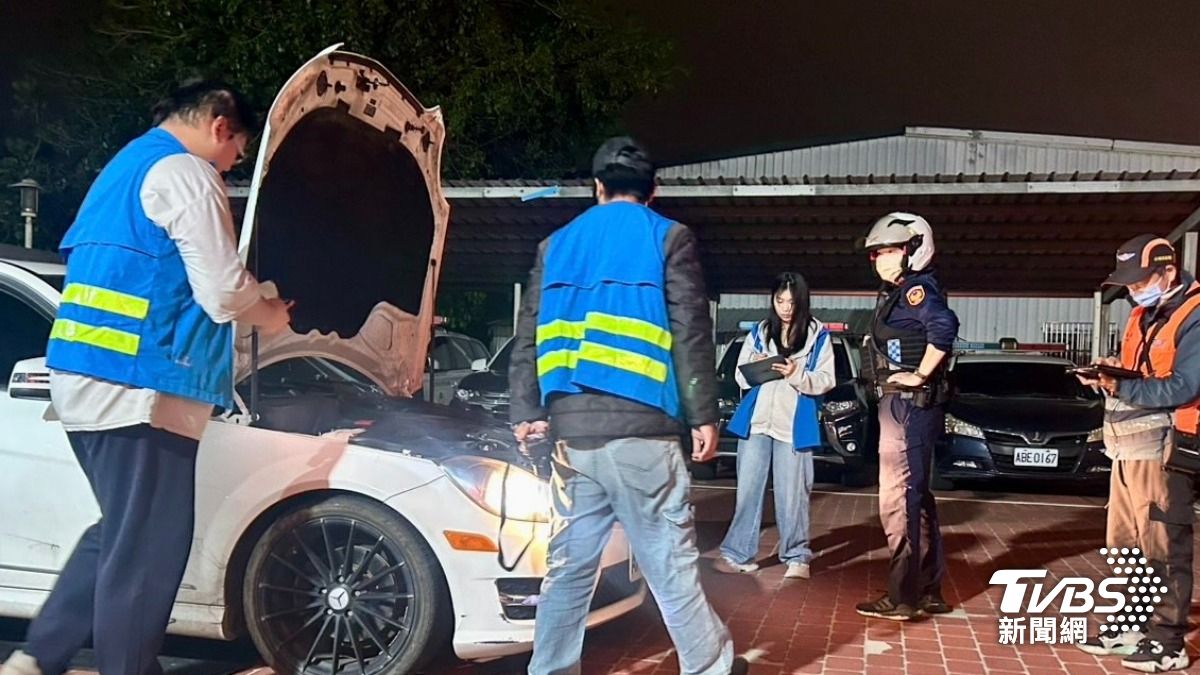 龍潭分局日前晚間在大昌路與中興路執行「靜桃專案」。(圖/TVBS)