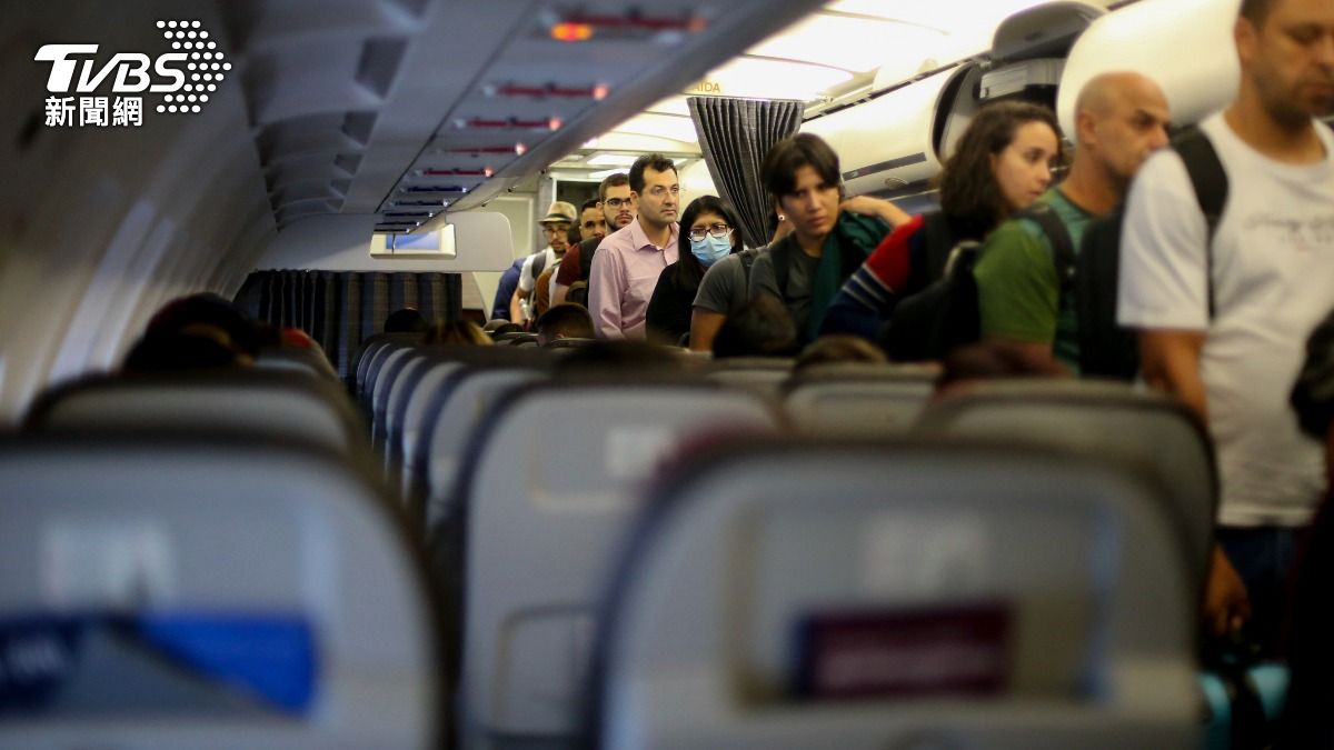 聯合航空開第一槍!機艙「不戴耳機」列入條款 違者終身禁飛