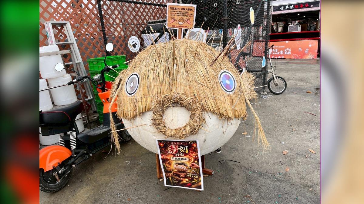 環保局出新招!台灣燈會「回收竹籤插河豚」:有一公、一母