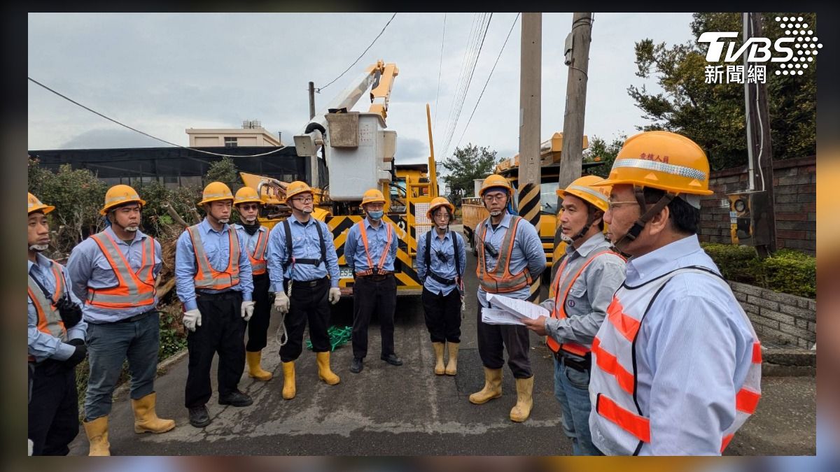 台電台中區處強化線路維護降低停電事故。(照/台電提供)